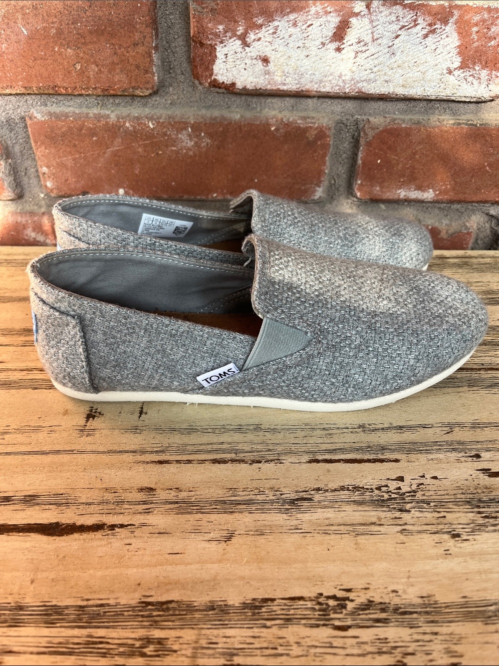 Toms Gray Slip-On Shoes with Light Blue Logo Patch Size 6 Excellent condition - Picture 3 of 11